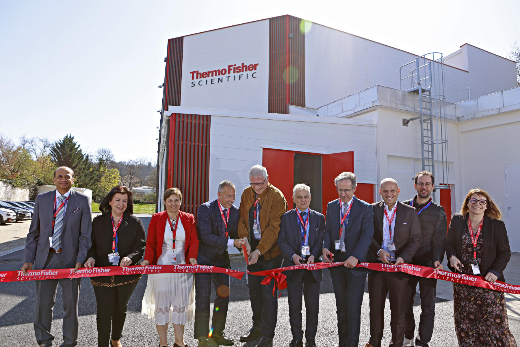 Thermo Fisher Scientific celebrated the opening of its early development hub in Bourgoin, France, enabling the site to support customers in oral solid dose formulations from early drug development through commercial manufacturing.  Pictured from left to right: Anil Kane, senior director of global technical and scientific affairs, pharma services; Hrissi Samartzidou, vice president of marketing, pharma services; Isabelle Lafosse-Marin, senior director and general manager, Bourgoin site;  Leon Wyszkowski, president of commercial operations, pharma services; Denis Giraud, Mayor of Ruy; Jean-Pierre Girard, Regional Councilor and first assistant of Mayor of Bourgoin-Jallieu; Jean Papadopulo, President of Intermunicipal organization of Isère (CAPI); Christophe Carron, President of Chamber of Commerce and Industry (CCI); and Clément Herboux-Dubois, Parliamentary Collaborator of the Deputy. 